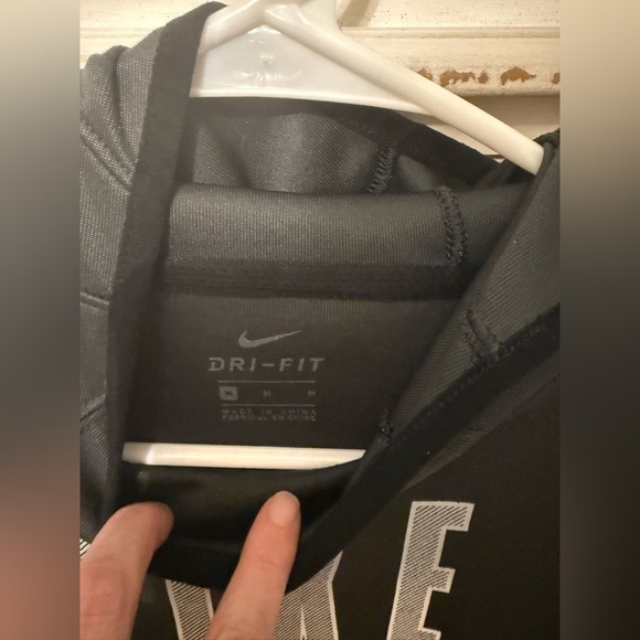 Nike Boy's Dri-Fit  Pullover Basketball Hoodie Size M Black/Grey - Picture 5 of 7